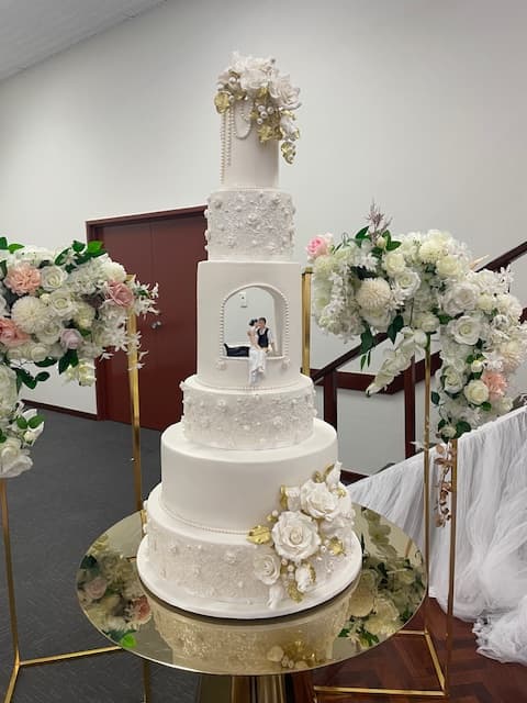 Del's Cake Designs wedding cake 5