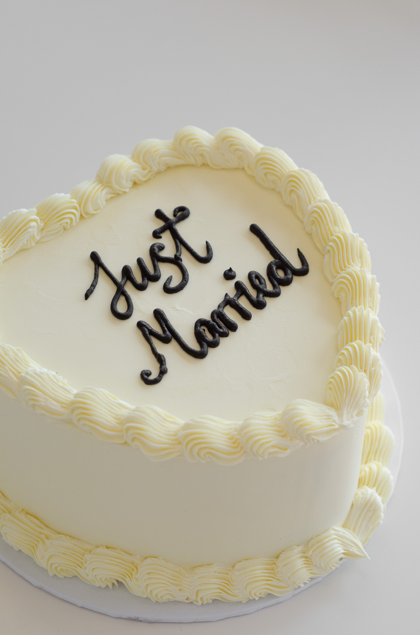 Champagne & Gumboots wedding cake 11