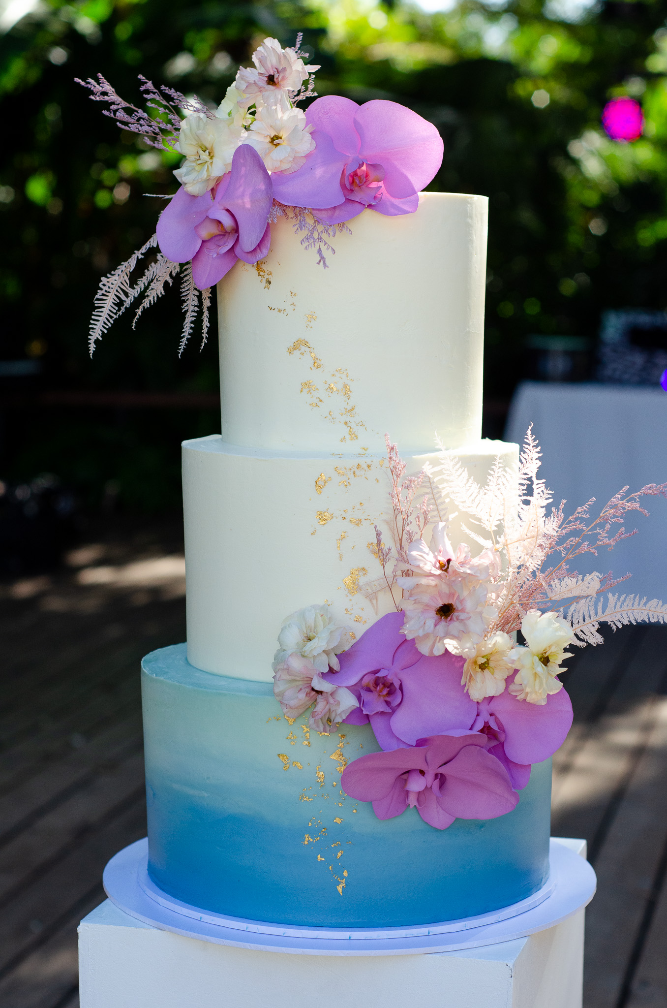 Champagne & Gumboots wedding cake 3
