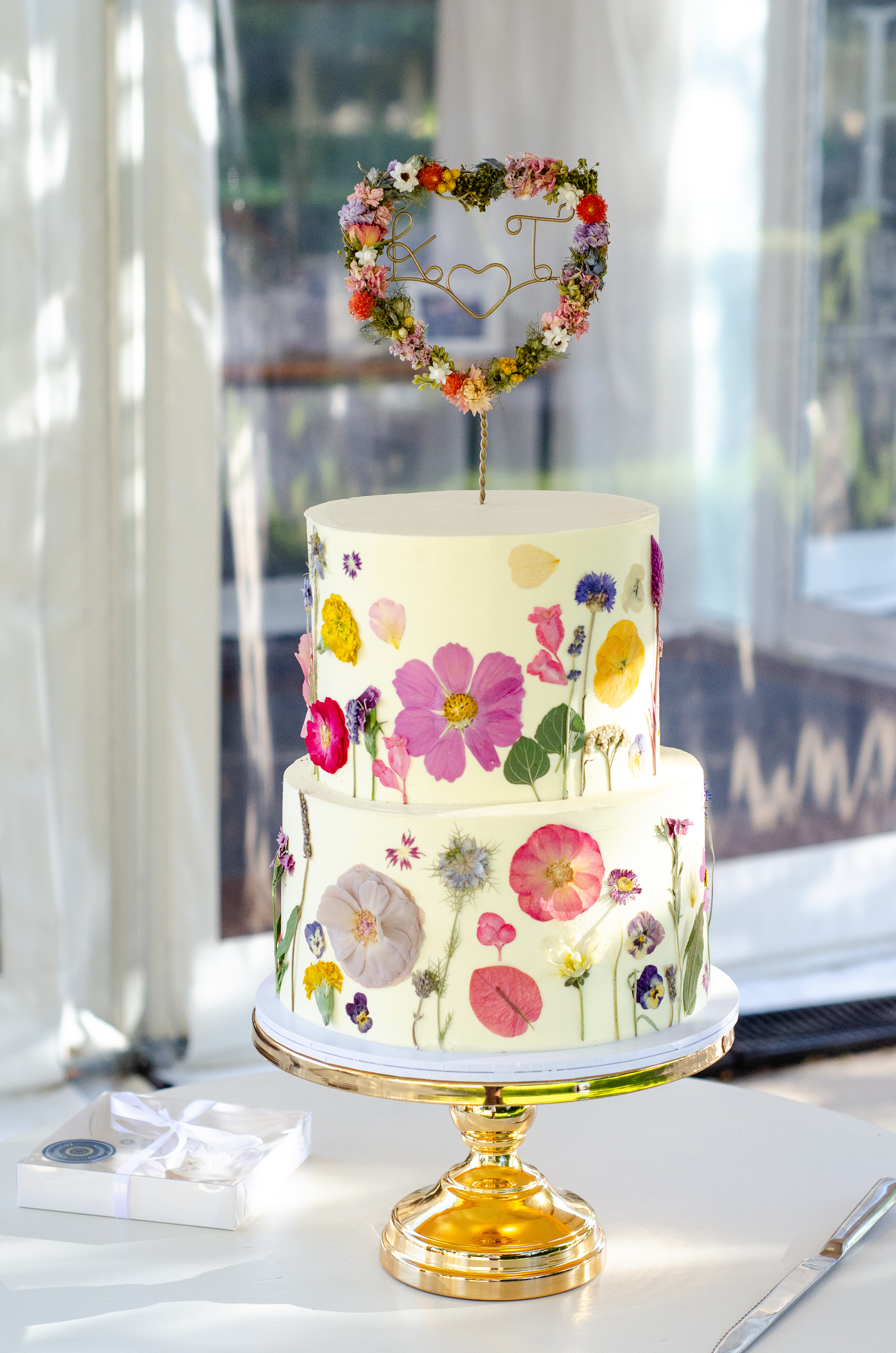 Champagne & Gumboots wedding cake 5