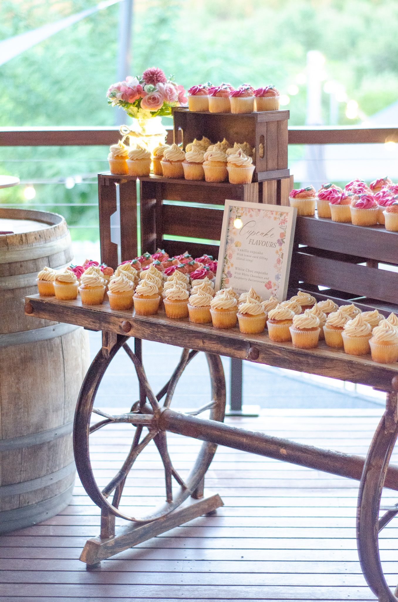 Champagne & Gumboots wedding cake 7