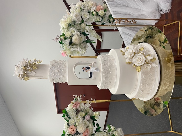 Del's Cake Designs wedding cake 5