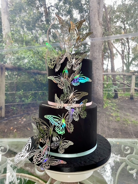 Del's Cake Designs wedding cake 7