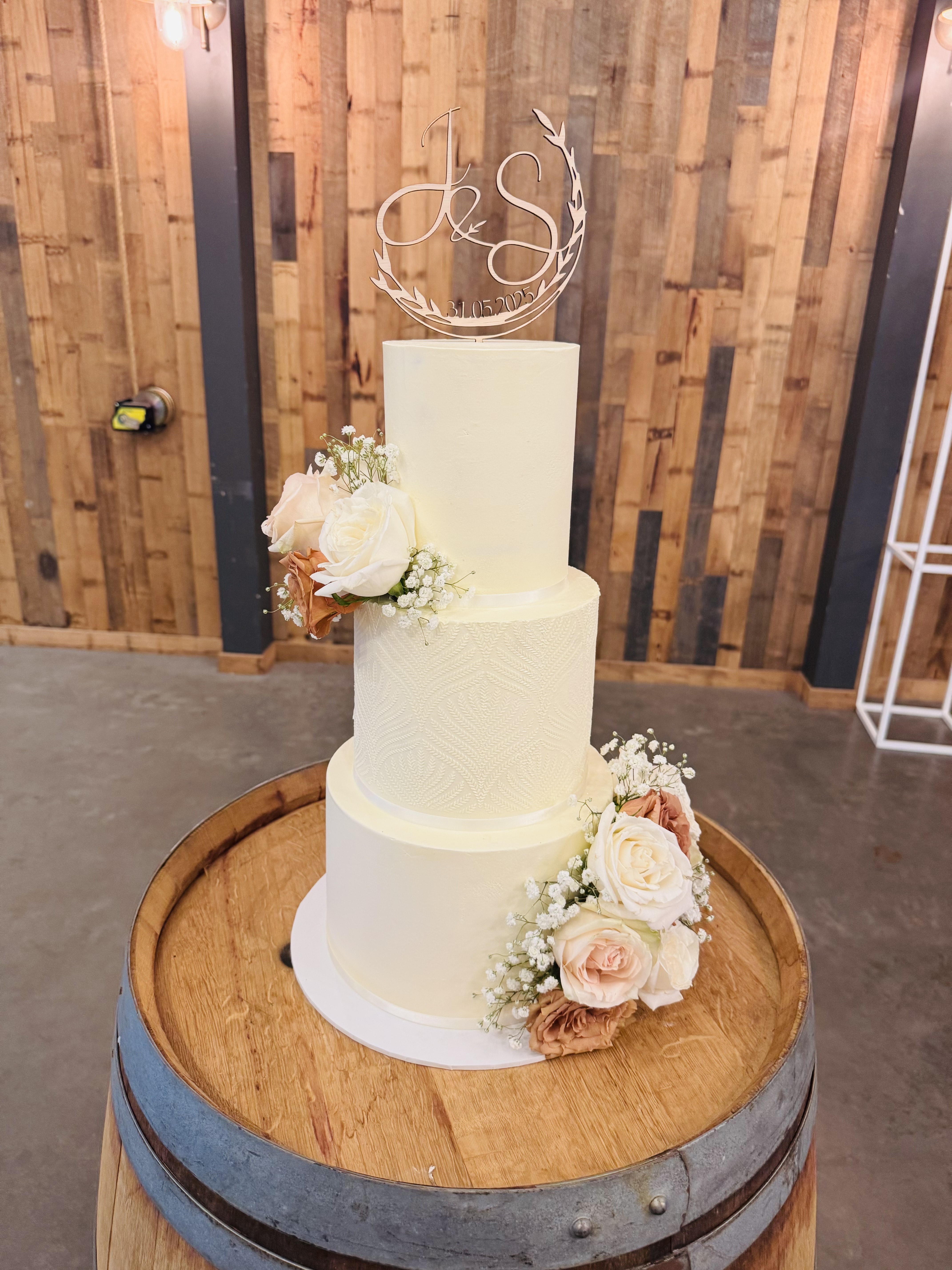 Tannika's Creative Cakes wedding cake 4